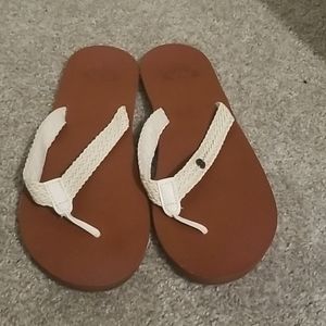 Like new, Roxy flip flops